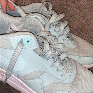 mint green nike air max